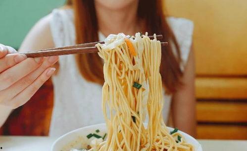 娱乐吃瓜酱吃面条视频大全